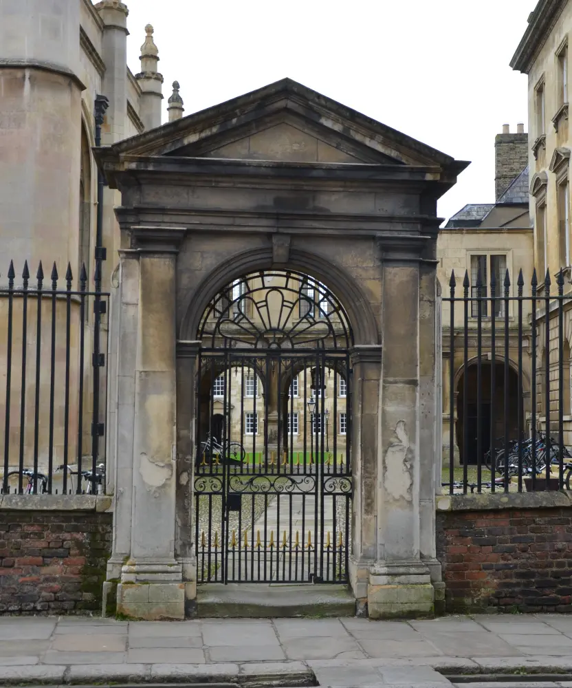 Foto de Peterhouse, pantalla de entrada a First Court - Historic England
