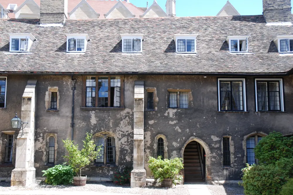 Foto de Corpus Christi College, los edificios que rodean los tribunales antiguos y nuevos, incluido el Master's Lodge - Historic England