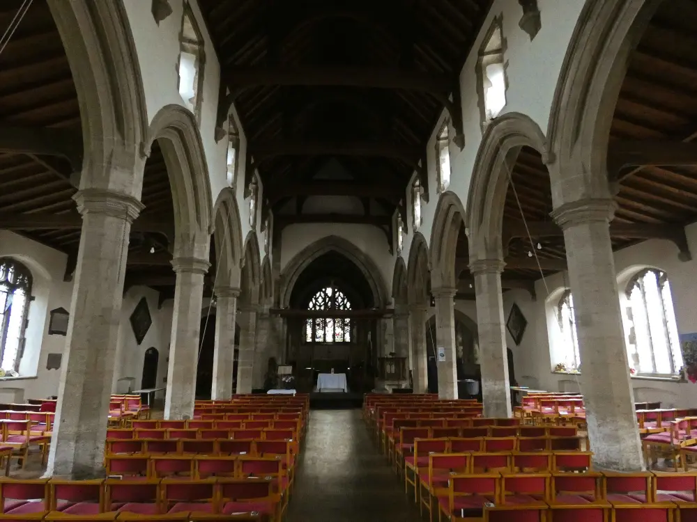 Foto de Iglesia de San Pedro y San Pablo - Historic England