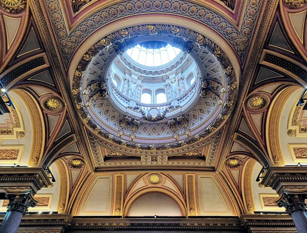 Foto de Museo Fitzwilliam y pared de límites, zócalos y puertas al noreste - Historic England / Brian Mawdsley