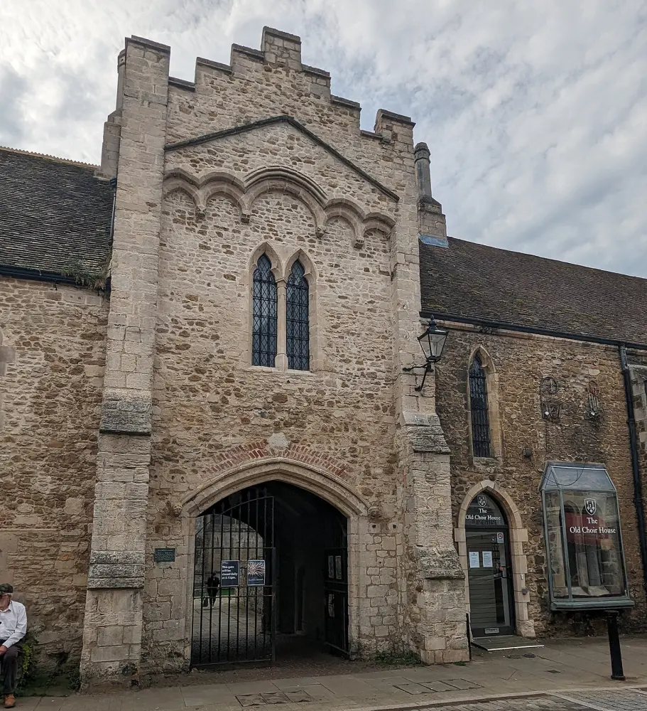 Foto de Almonry, Sacrists Hall, Gate y Goldsmiths Tower
La puerta de sacristía y la torre de orfebre - Historic England
