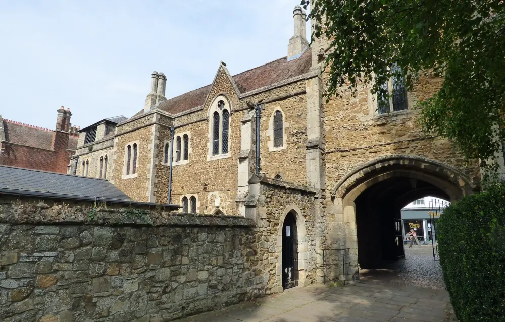 Foto de Almonry, Sacrists Hall, Gate y Goldsmiths Tower
La puerta de sacristía y la torre de orfebre - Historic England