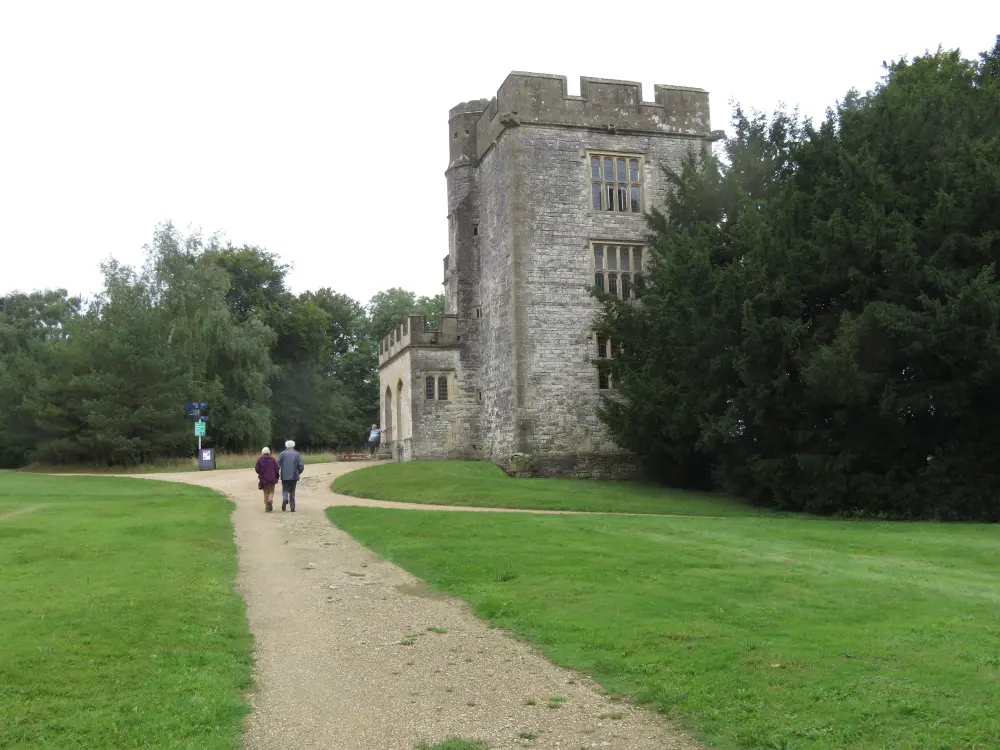Photo de Castle Keep dans le parc de Newton Park - Historic England