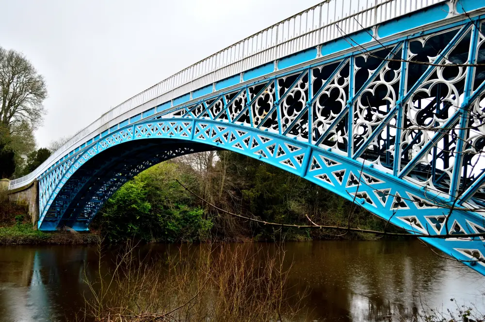 Photo de Pont de fer sur la rivière Dee - Historic England