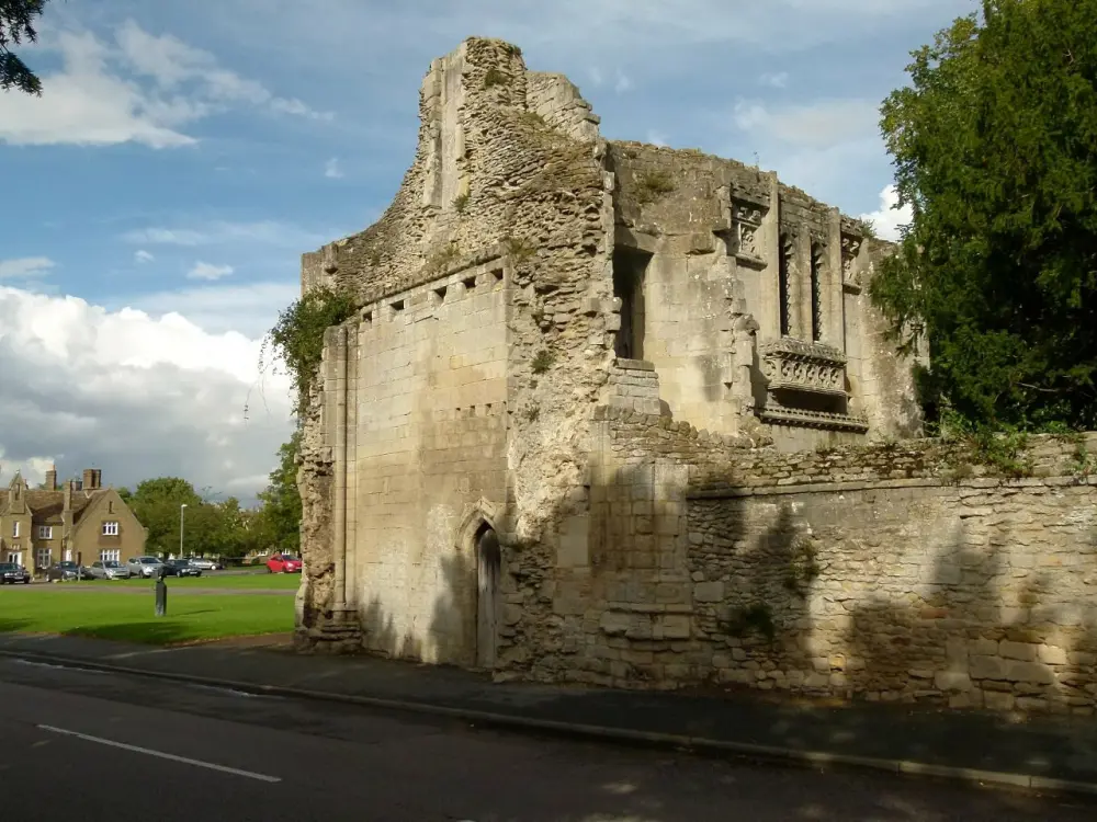 Foto di Gatehouse all'Abbazia di Ramsey - Historic England