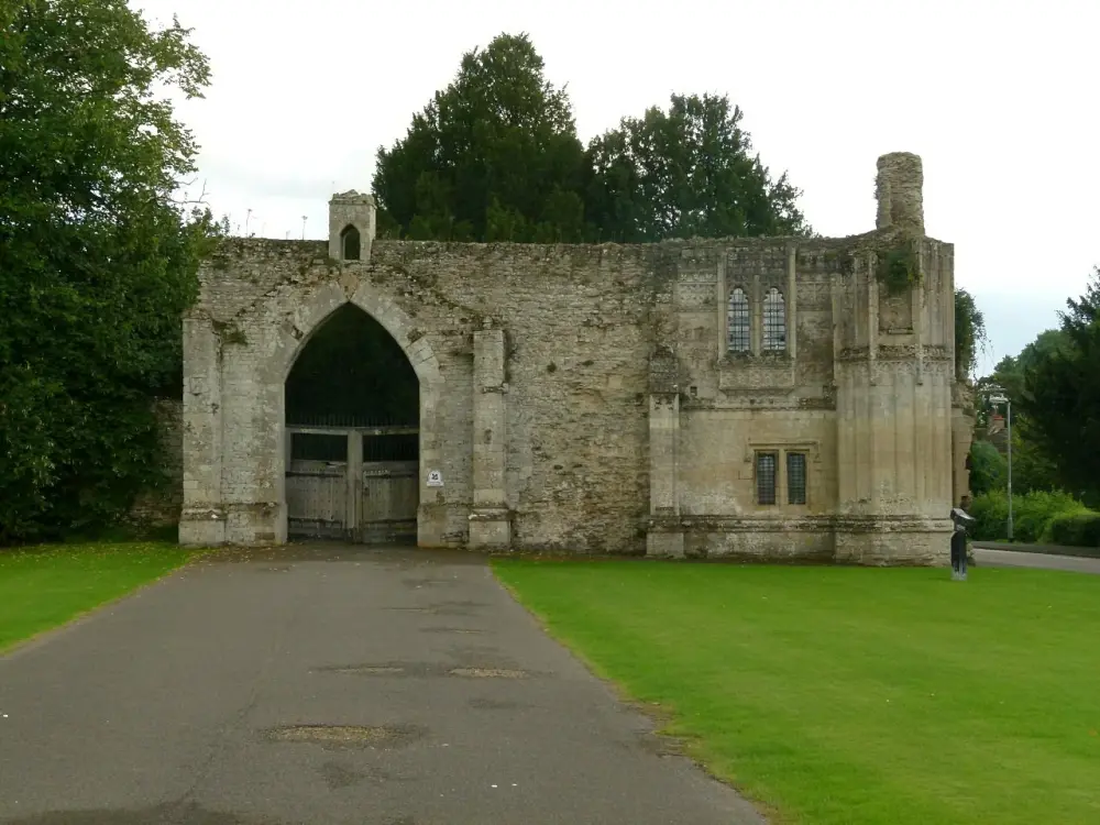 Foto di Gatehouse all'Abbazia di Ramsey - Historic England