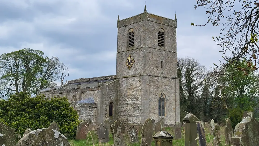 Photo de Église de la Sainte Trinité - Historic England