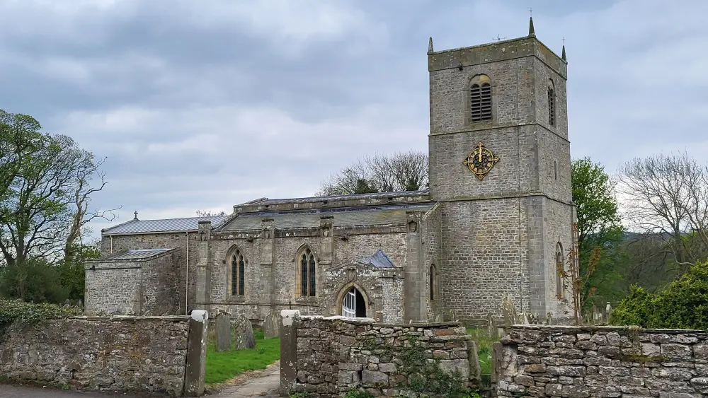 Photo de Église de la Sainte Trinité - Historic England