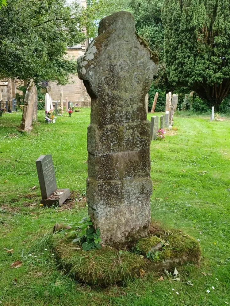 Photo de Churchyard Cross, au sud de l'église de St Mary - Historic England