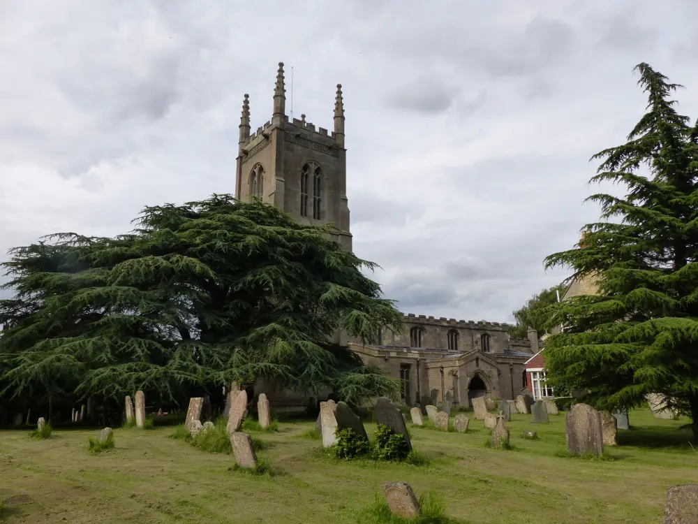 Photo de Église de St Michael et tous les anges - Historic England