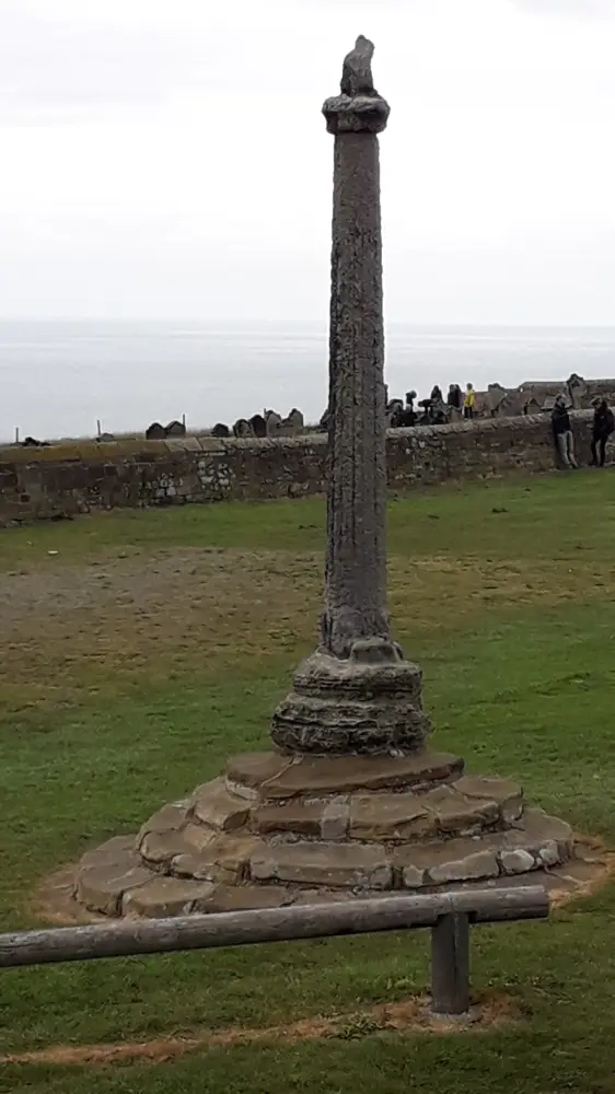 Photo de Croix de l'abbaye de Whitby - Historic England