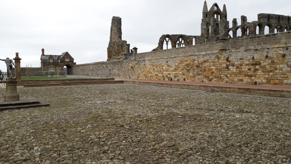 Photo de Murs de jardin et gourdeurs de la maison de l'abbaye - Historic England