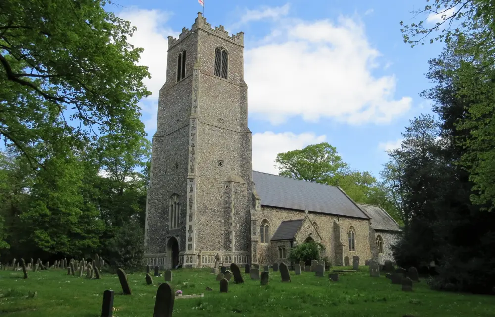 Photo de Église de St Peter et St Paul - Historic England / Robert Walton