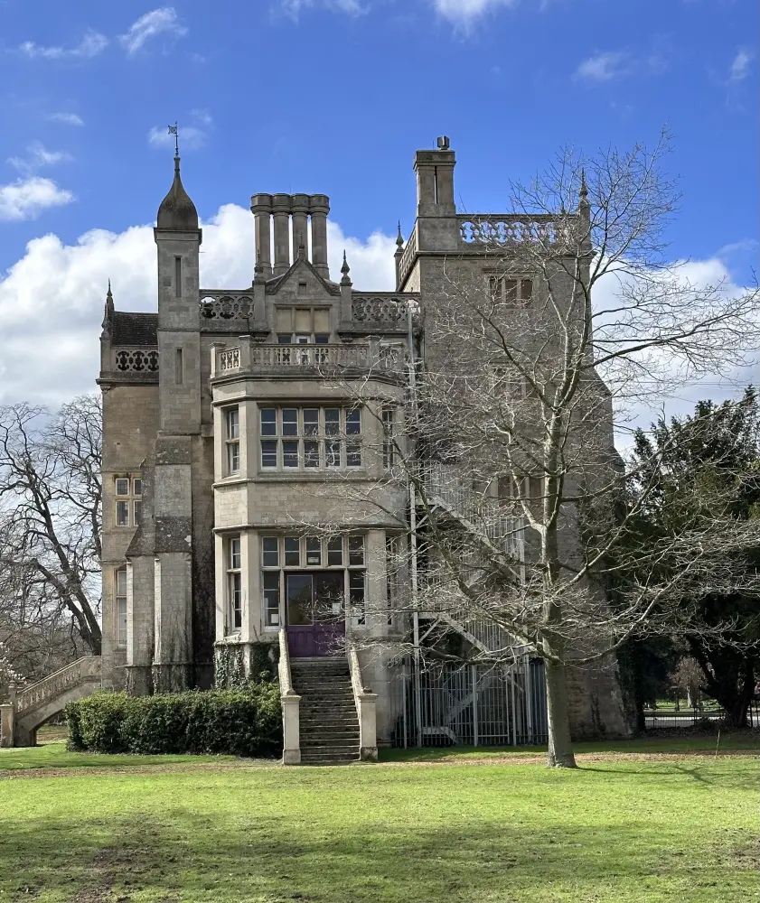 Foto de Escuela de Abbey de Ramsey - Historic England