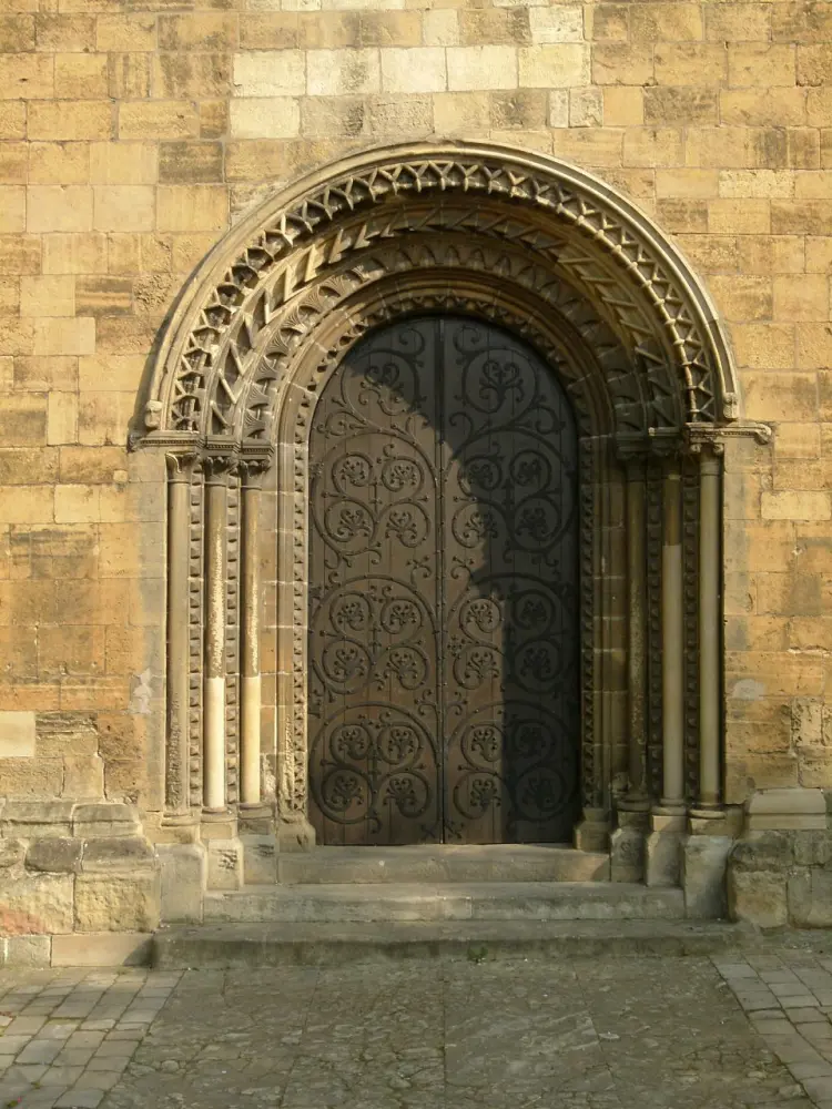 Photo de Église de St Cuthbert et St Mary, Priory Worksop, et restes de cloître - Historic England