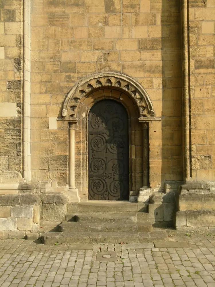 Photo de Église de St Cuthbert et St Mary, Priory Worksop, et restes de cloître - Historic England