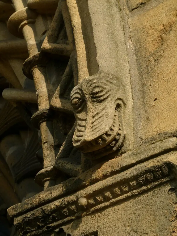 Photo de Église de St Cuthbert et St Mary, Priory Worksop, et restes de cloître - Historic England
