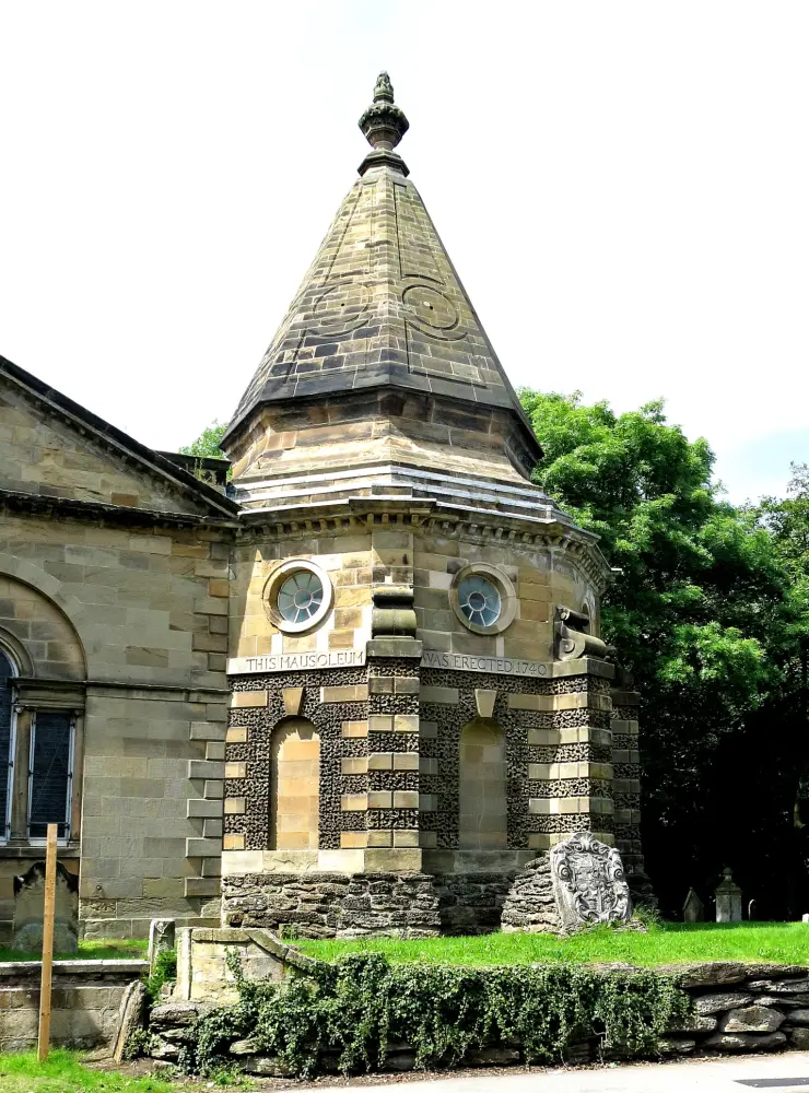 Photo de Mausolée de Turner adjacent à l'église de St Cuthbert - Historic England