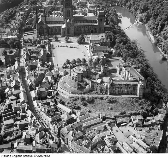 Photo de La gamme du château nord - Historic England