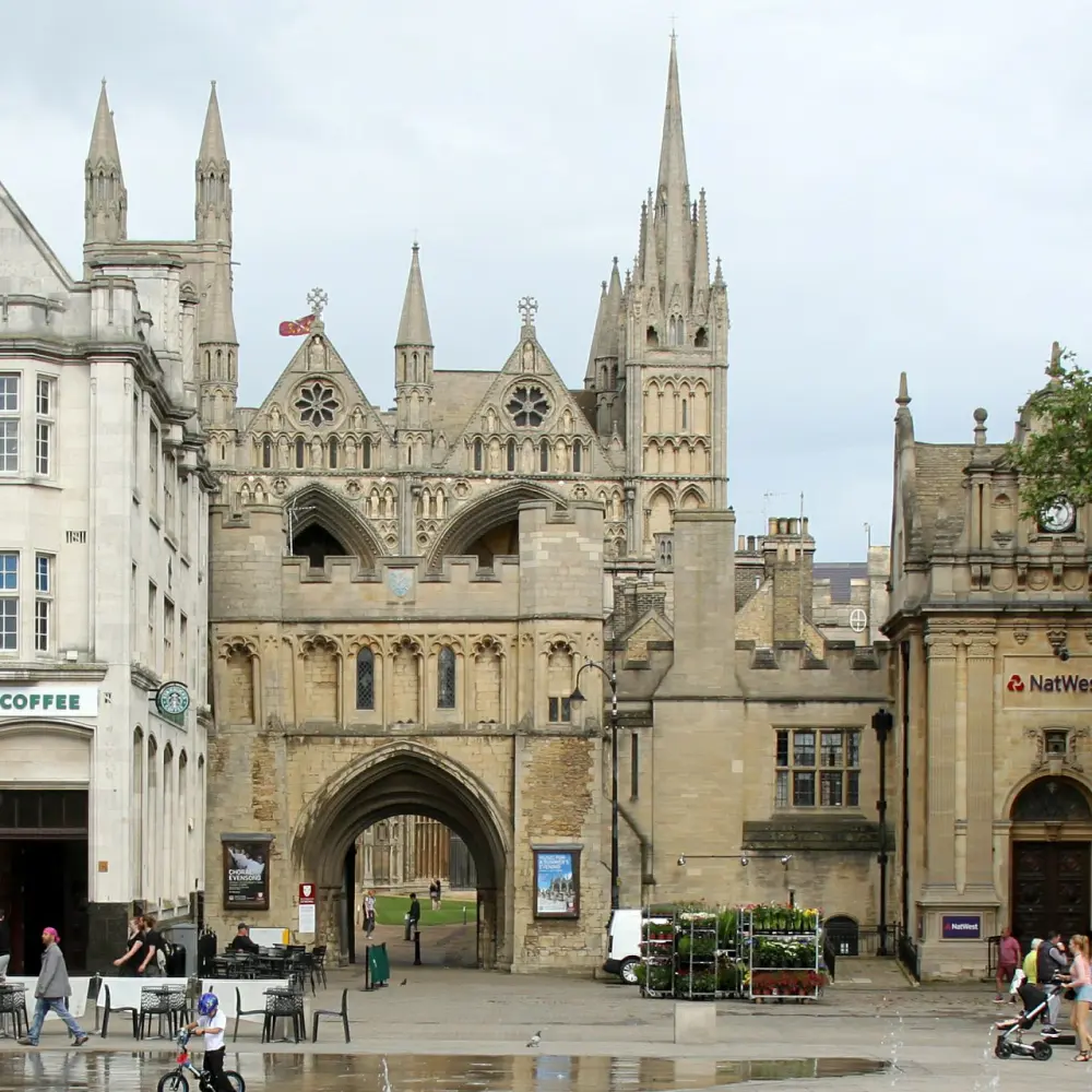 Photo de Le logement de King (y compris la prison d'Abbot) - Historic England