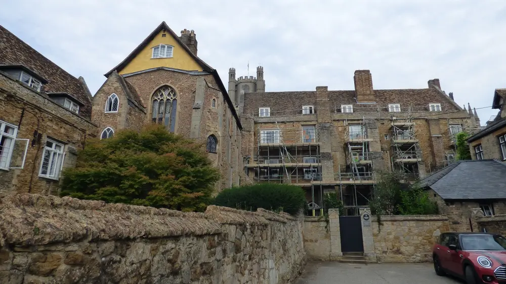 Foto di The Great Hall (Bishop's Residence) - Historic England
