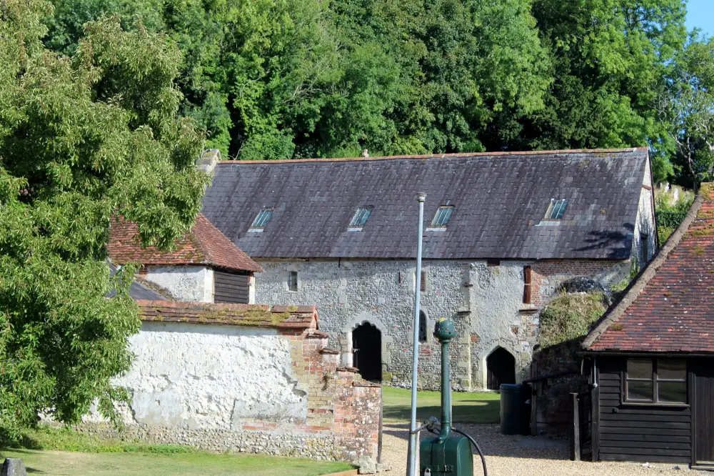Photo de Grange anciennement chapelle à 20 mètres à l'est de Manor - Historic England