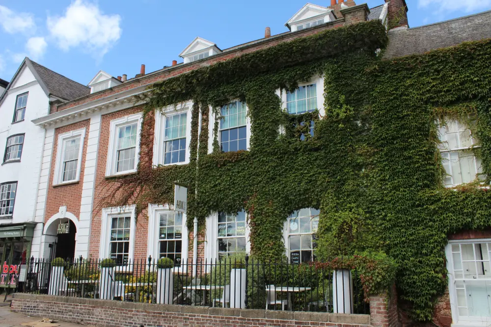 Foto de 5, Catedral Close - Historic England