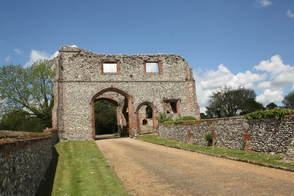 Photo de Restes de guérite de la Cluniac Bénédictine Prieuré de St Mary et St Peter et St Paul - Historic England / Ken Hamilton