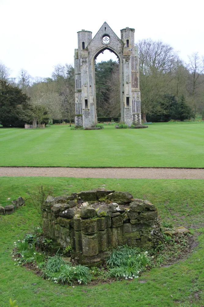 Photo de Restes de prieuré de St Marys - Historic England
