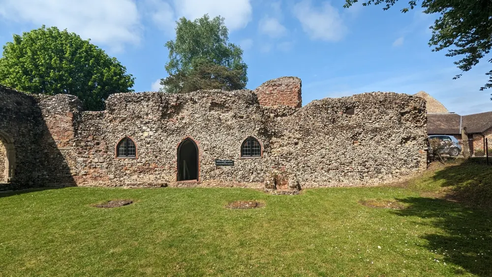 Photo de Priory de St. Olave - Historic England