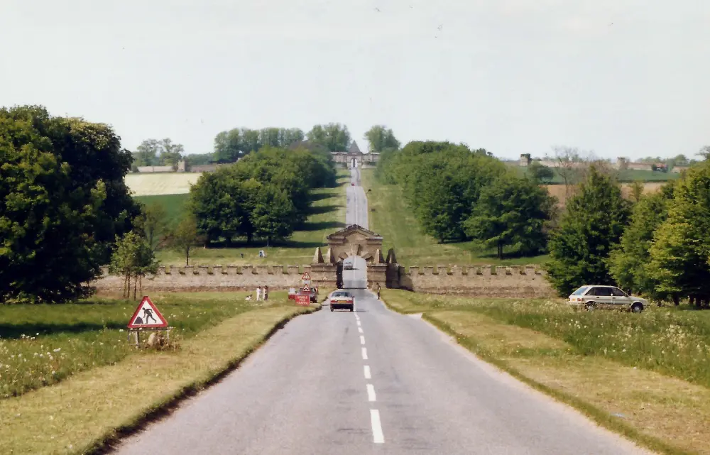 Photo de CARRMIRE GATES Mur et tourelles finales - Historic England / Phil Nash