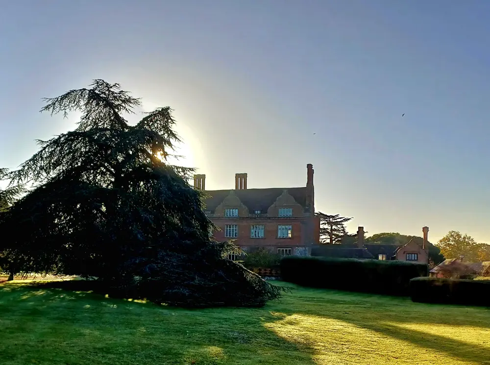 Photo de Aston Bury Manor - Historic England / Helen C-F
