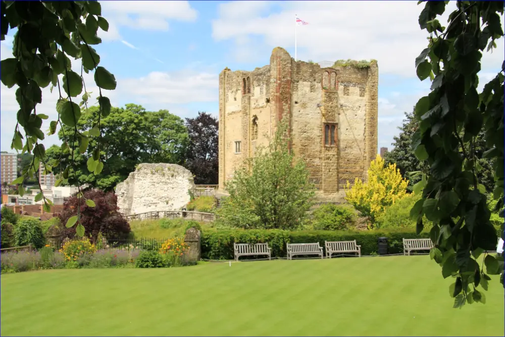 Photo de Restes de coquille de maintien au château de Guildford - Historic England