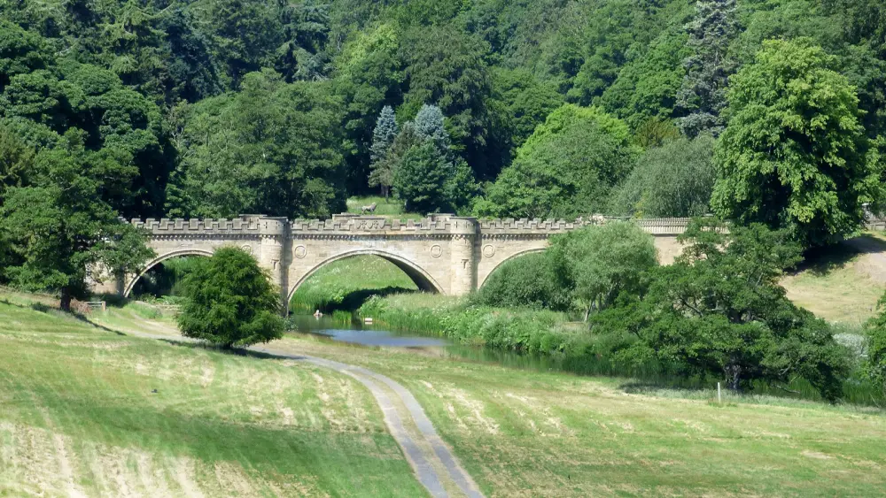 Photo de Le pont lion - Historic England