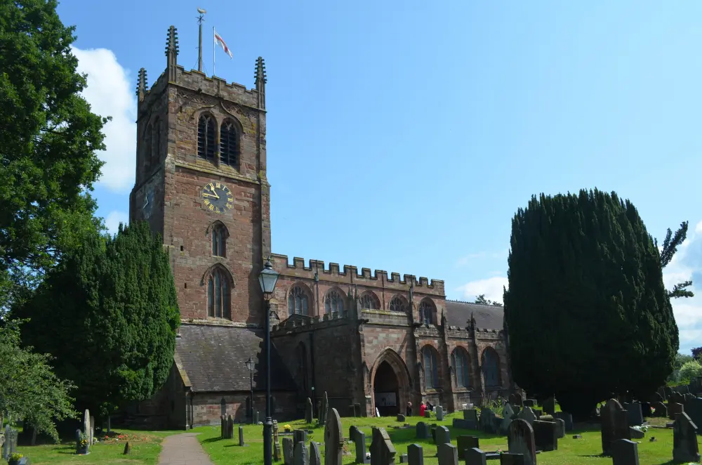 Photo de Église de la Sainte Trinité - Historic England