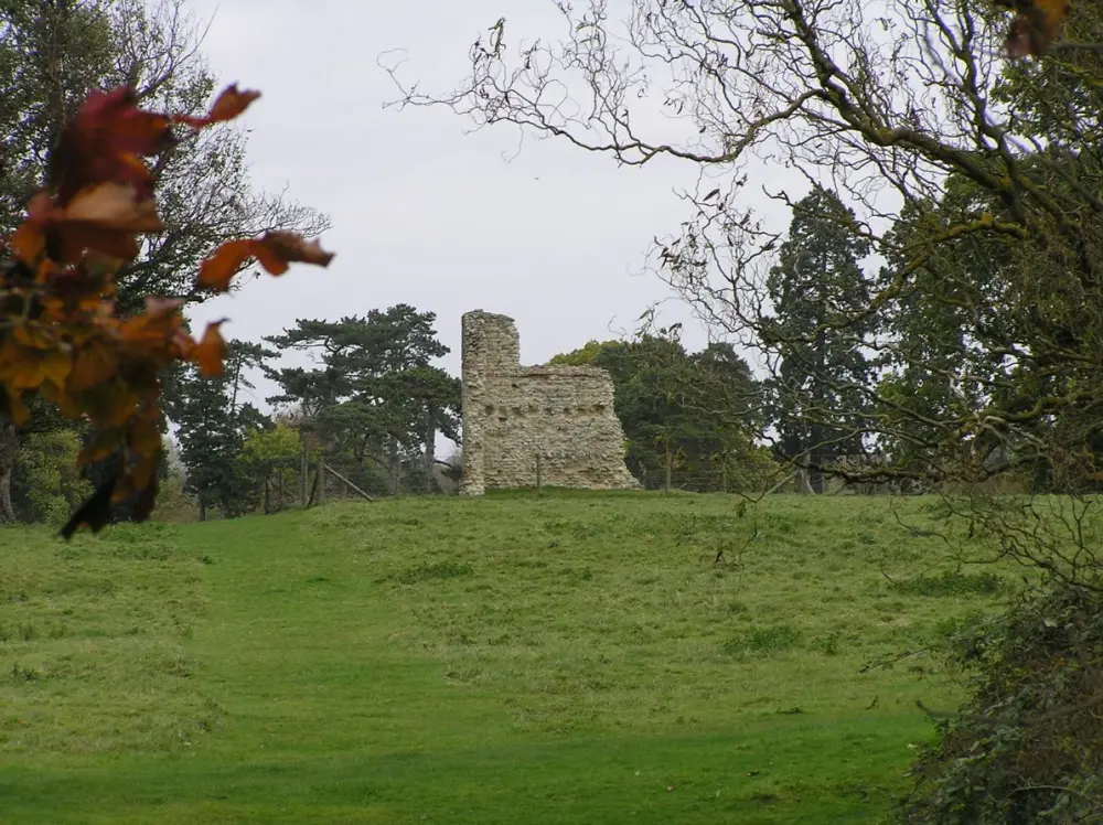 Photo de Fragment du mur du château à SU 6096 8978 - Historic England / Paul Adams