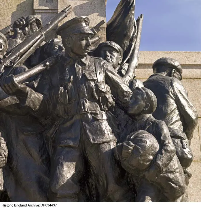 Photo de Mémorial de guerre (la réponse) - Historic England