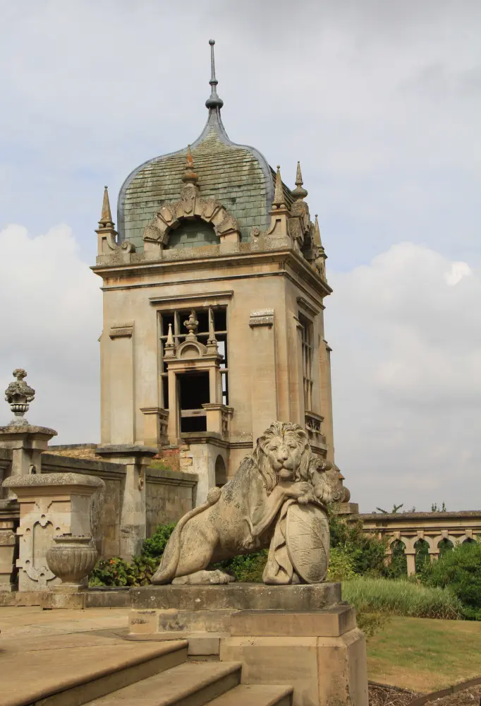 Photo de Murs marches et gazebos au sud-ouest de Fastort à Harlaxton Manor - Historic England / Julie Potton