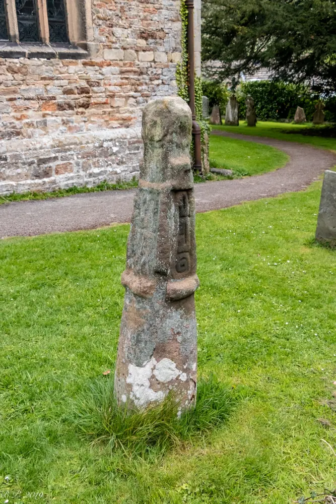 Photo de Arbre transversal à environ 7 mètres au sud de la chapelle St Bertrams, Église de la Sainte Croix - Historic England