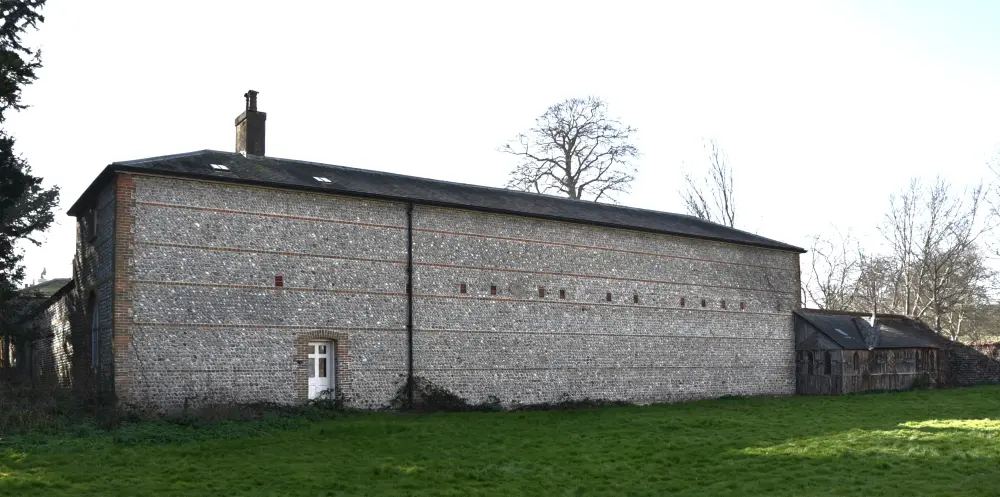 Photo de Les écuries et les entraîneurs de Compton Place - Historic England