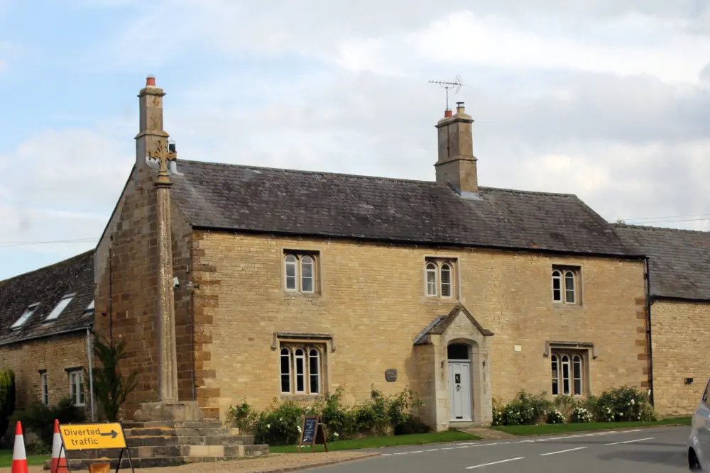 Photo de Cross de marché, à environ 10 mètres au nord-ouest de Cross Farmhouse - Historic England