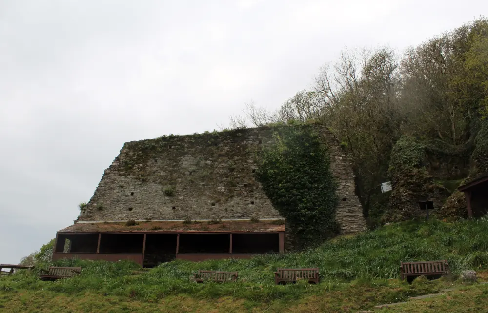 Photo de Murs du fortalice en ruine - Historic England / David Lovell