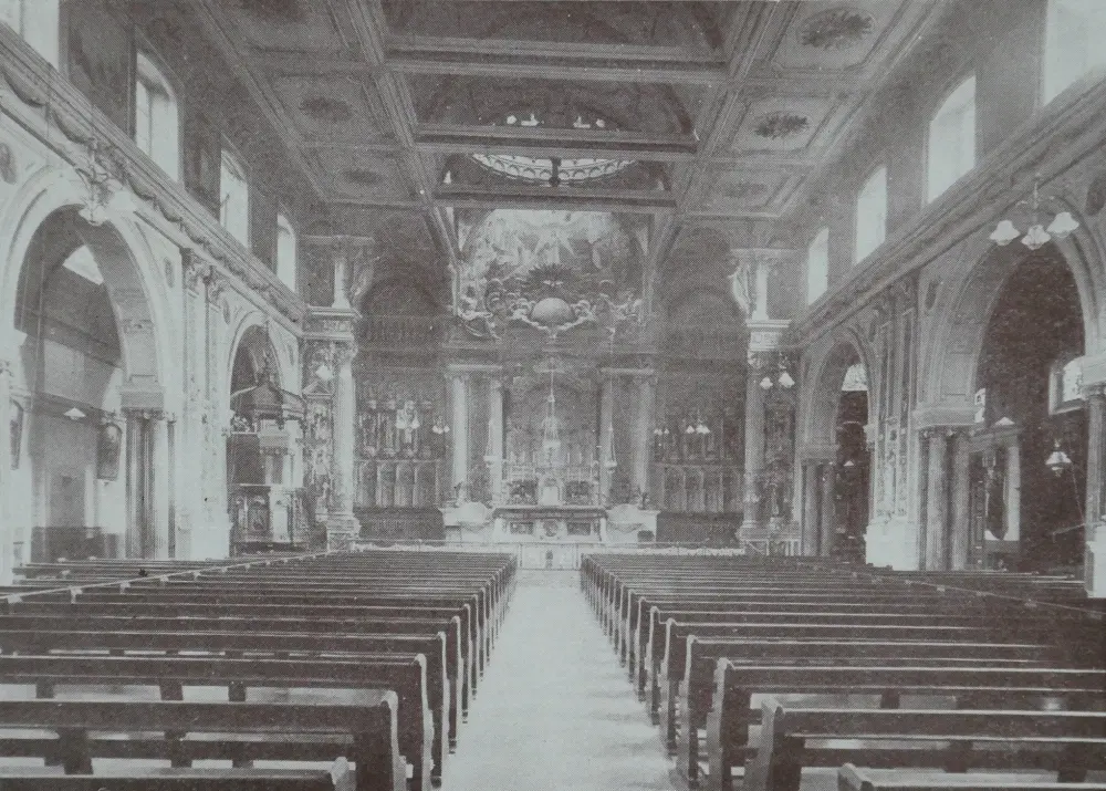 Photo de Église catholique romaine de St Charles Borromeo avec un presbytère attaché et des murs et bûches aux limites associées - Historic England