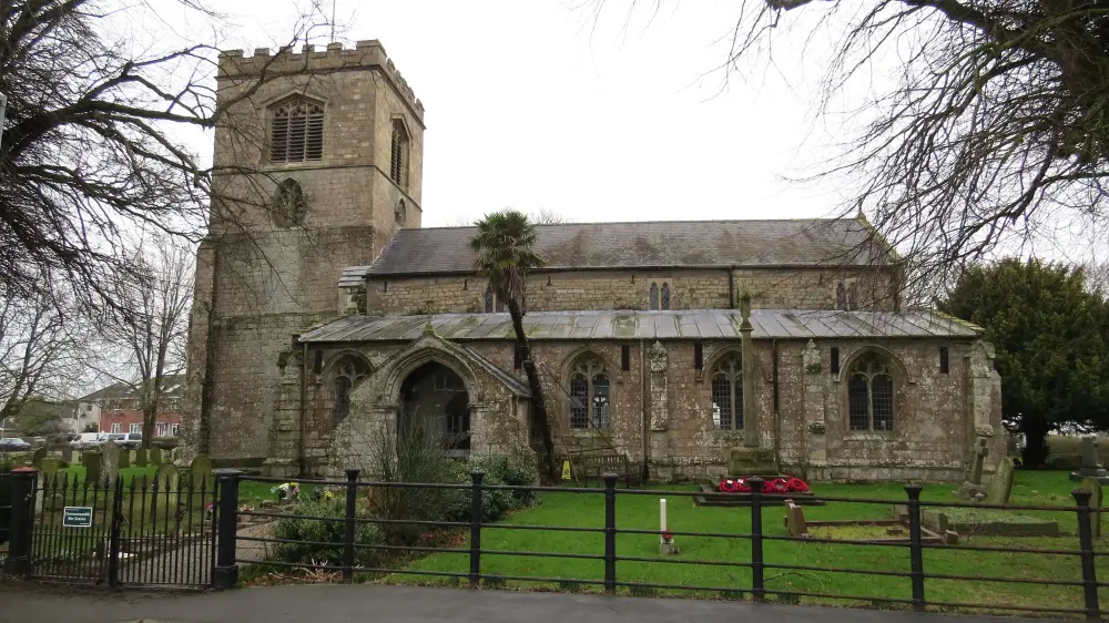 Photo de Église de St Peter et St Paul - Historic England / Robert Walton
