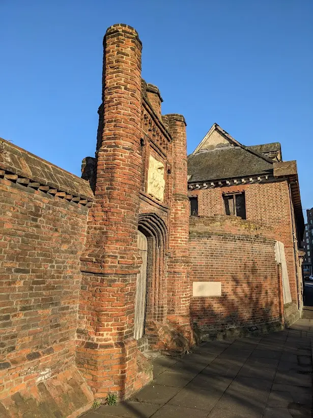 Photo de Gate d'entrée du Wolsey's College of St Mary - Historic England