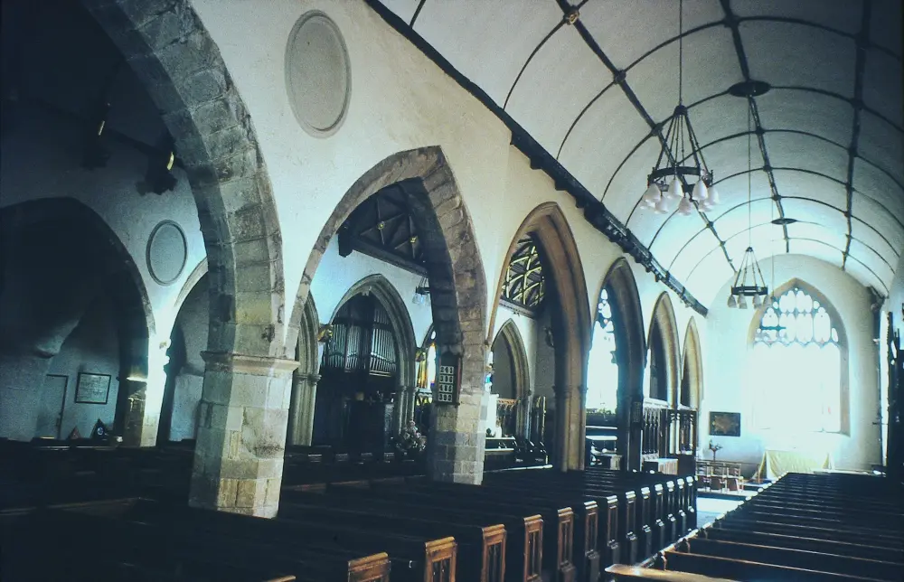 Foto di Chiesa parrocchiale della Santissima Trinità - Historic England