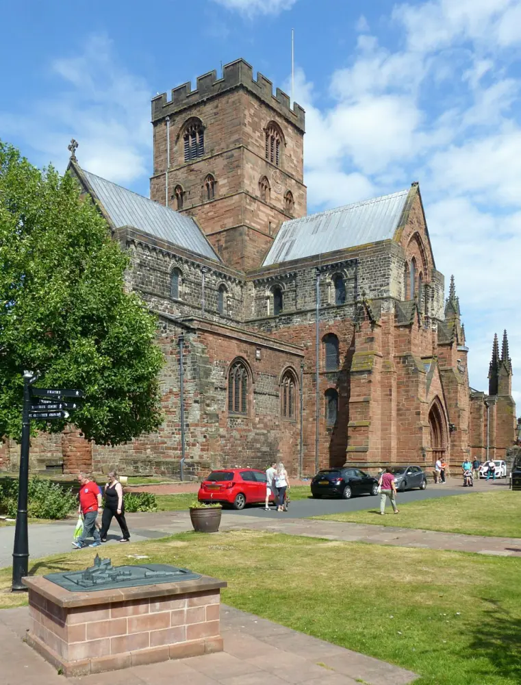 Photo de Église cathédrale de la trinité sainte et indivise - Historic England / Alan Murray-Rust