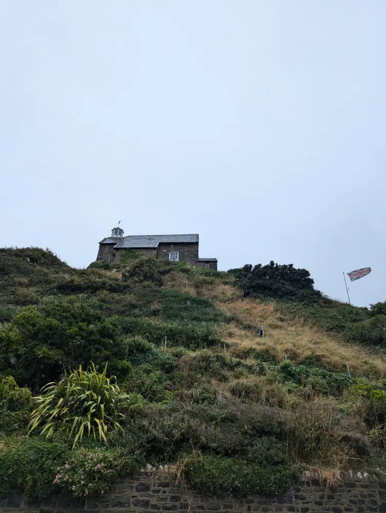 Foto di Cappella e faro di St Nicholas - Historic England