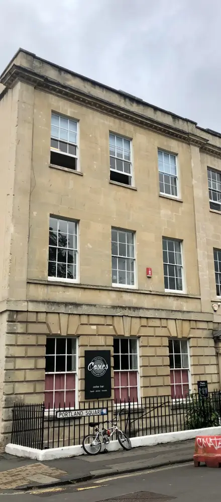 Photo de 31-34, Portland Square - Historic England