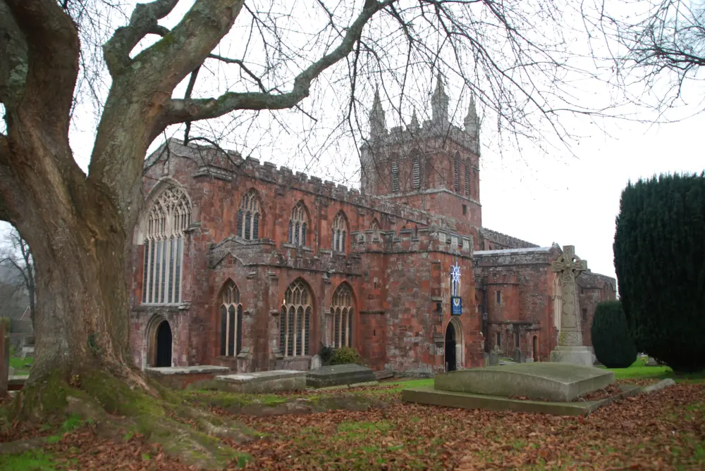 Photo de Église paroissiale de la Sainte Croix - Historic England / H Nickels
